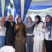 Ketua TP PKK Provinsi Jambi, Hj. Hesnidar Haris, SE, berfoto bersama mahasiswa Universitas Terbuka usai pembukaan acara di kawasan Danau Sipin, Kota Jambi, Sabtu (29/11/2025) (Dok.Daus)
