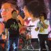 Kapolda Jambi Irjen Pol. Krisno H. Siregar tampil satu panggung bersama vokalis Slank, Kaka, dalam konser “Huru Hara Special Show” di BW Luxury Hotel Jambi, Sabtu (1/11/2025).(dok.Nahar)
