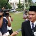 Kepala Bakeuda Provinsi Jambi, Agus Pirngadi, memberikan keterangan kepada awak media mengenai penyaluran DBH kurang bayar tahun anggaran 2023 di Kota Jambi, Kamis (13/11/2025). (Dok.Steoanus)