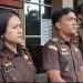 Kasi Intel Kejari Bengkulu Selatan, diwakili Jaksa Penuntut Umum, Nandi Riski, saat konferensi pers penetapan tsk, Senin (17/11/2025). (Dok.yola)