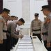 Wakapolresta Jambi AKBP Nurhadiansyah, S.I.K., M.H. memimpin penandatanganan komitmen bersama pengawasan melekat Ankum dan penolakan judi online serta narkoba di Aula Lokamanginti, Senin (3/11/2025) (Dok.Nahar)