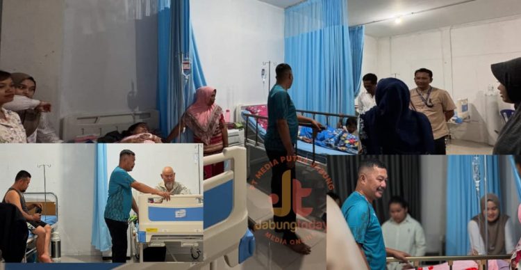 Bupati Kerinci meninjau langsung pelayanan dan kondisi pasien di RSUD Kerinci pada hari ketiga operasional rumah sakit tersebut, Senin malam (4/11/2025). (Dok. Deko)
