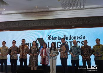 Direktur Operasi I PT Hutama Karya Infrastruktur (HKI), G. Aji Sentosa (kelima dari kiri), menerima penghargaan “Outstanding State-Owned Subsidiary in Toll Road Development” pada ajang Bisnis Indonesia Logistics Awards (BILA) 2025 di Hotel Borobudur, Jakarta, Rabu (5/11/2025). (Dok. Resmi HKI Infrastruktur)
