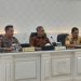 Ketua Tim Supervisi Rowassidik Bareskrim Polri Kombes Pol Hari Sarwono (tengah) bersama Kapolresta Jambi Kombes Pol Boy Sutan Binanga Siregar (kiri) saat kegiatan supervisi di Aula Lokamanginti Polresta Jambi, Jumat (7/11/2025). (Dok. Humas)