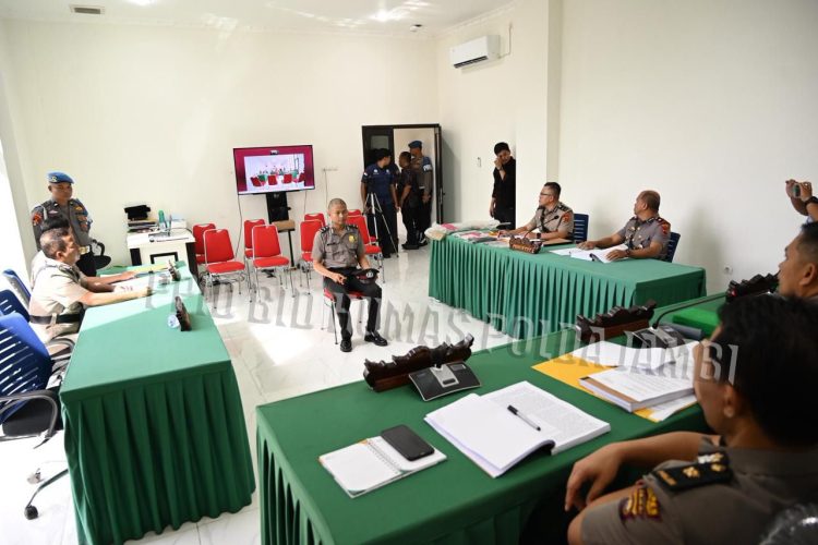 Suasana sidang Komisi Kode Etik Polri terhadap Bripda Waldi di Ruang Sidang Polda Jambi, Jumat (7/11/2025). (Dok. Humas Polda jambi)