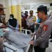 Kapolri Jenderal Polisi Listyo Sigit Prabowo menjenguk korban ledakan SMAN 72 di RSI Cempaka Putih, Jakarta Pusat, Sabtu (8/11/2025). (Dok. Humas Polri)