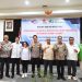 Wakil Menteri Ketenagakerjaan RI Afriansyah Noor (tengah) bersama Kapolda Jambi Irjen Pol Krisno H. Siregar dan jajaran pengurus KSBSI Provinsi Jambi saat pembukaan Rapat Kerja Wilayah KSBSI Jambi di Hotel Wiltop, Kamis (13/11/2025). (Dok. Nahar)