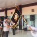 Dansat Brimob Polda Jambi, Kombes Pol M. Faishal Aris, S.I.K., M.M., memimpin prosesi pensucian Dhuaja Satbrimob “Satya Singa Kartipala” sebagai bagian dari peringatan HUT ke-80 Korps Brimob Polri di Mako Satbrimob Polda Jambi, Kamis (12/11/2025). (Dok, Nahar)