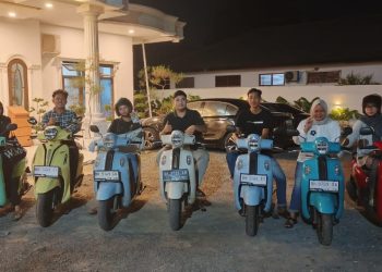 Para pengguna Yamaha Fazzio berpose bersama sebelum memulai aktivitas riding dalam ajang “Fazzio On The Street” di Kota Jambi. Minggu (16/11/2025). (Dok. Daus)