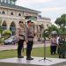 Kapolresta Jambi Kombes Pol Boy Sutan Binanga Siregar memimpin Apel Gelar Pasukan Operasi Zebra 2025 di Lapangan Hijau Polresta Jambi, Senin (17/11/2025). (Dok, Nahar)