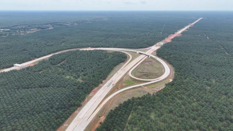 Tampak dari udara progres pembangunan Jalan Tol Betung–Tempino–Jambi yang terus dikebut di wilayah Sumatera Selatan. (Dok. HK)