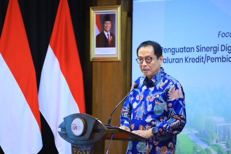 Kepala Eksekutif Pengawas Perbankan OJK Dian Ediana Rae saat menyampaikan sambutan pada FGD nasional bertema “Penguatan Sinergi Digitalisasi Dokumen Pertanahan dalam Mendukung Penyaluran Kredit Perbankan yang Aman, Efisien, dan Terintegrasi” di Jakarta, Senin (17/11/2025). (Dok . Humas OJK)