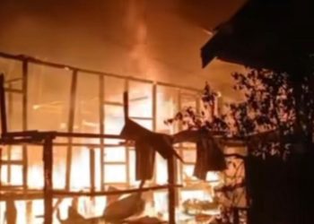 Bangunan di kawasan Bagan Pete, Kota Jambi, terbakar hebat pada Kamis (20/11/2025) malam (Dok, Nahar)