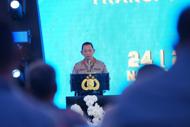 Kapolri Jenderal Listyo Sigit Prabowo menyampaikan arahan dalam Apel Kasatwil 2025 di Mako Satlat Korps Brimob Polri, Cikeas, Bogor, Senin (24/11/2025). (Dok. Humas Polri)