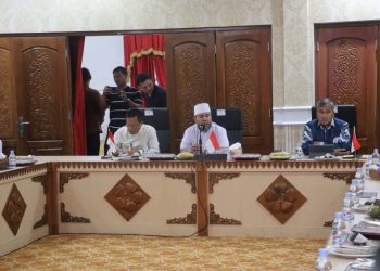 Kapolda Bengkulu Irjen Pol. Mardiyono, S.I.K., M.Si. menghadiri Rapat Koordinasi Forkopimda Provinsi Bengkulu yang dipimpin langsung oleh Gubernur Bengkulu H. Helmi Hasan, Sabtu malam (8/11/2025). (Dok.rls)