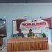 IPTU Yeni Malinda, S.H. dari Ditresnarkoba Polda Jambi menyampaikan materi bahaya narkoba kepada ratusan pelajar SMA Negeri 1 Sarolangun dalam kegiatan sosialisasi pencegahan penyalahgunaan narkotika, Rabu (12/11/2025). (Dok, Humas)