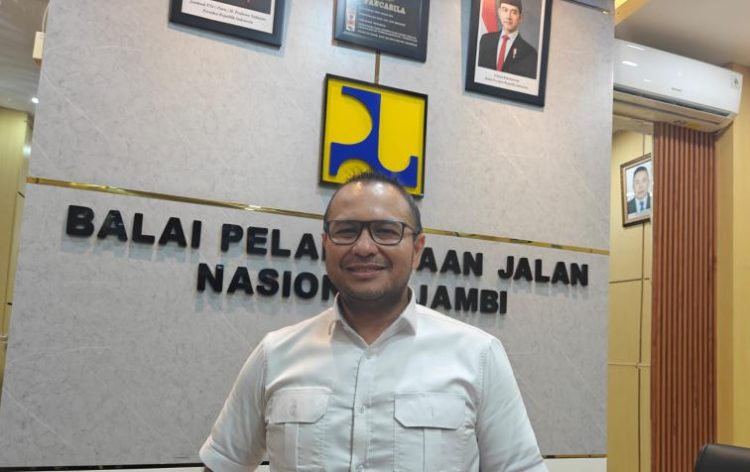 Kepala BPJN Jambi Dr. Ir. Dedy Hariadi saat ditemui di kantor BPJN Jambi, terkait pengawasan kondisi jalan dan jembatan nasional selama periode libur Natal dan Tahun Baru 2025. (Dok. Nahar)