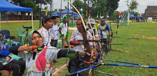 Para atlet panahan Jambi tengah berlatih serius menjelang keberangkatan ke SEA Games ke-33 Thailand 2025. Mereka bertekad membawa pulang medali untuk Indonesia. (Foto:Daus)