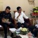Kepala Ombudsman RI Perwakilan Jambi Saiful Roswandi berdiskusi dengan pejabat Pemkab Kerinci dan Pemkot Sungai Penuh terkait penyelesaian laporan masyarakat, Kamis (4/12/2025). (Dok. Deko)