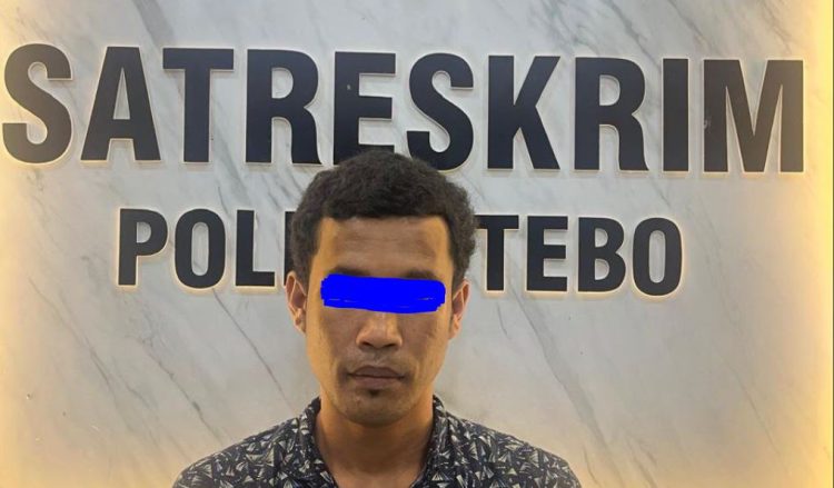 Pelaku pencurian sepeda motor berinisial NR (31) diamankan Tim Resmob Satreskrim Polres Tebo usai ditangkap di kediamannya di Kecamatan Rimbo Bujang, Kabupaten Tebo, (Dok. Humas)