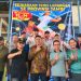 Kompol Dr. Novrizal (tengah) bersama Prima Surya berfoto usai memastikan gelar juara Turnamen Tenis Lapangan Terbuka se-Provinsi Jambi 2025 yang berlangsung pada 12–14 Desember 2025. (Dok.Irwan)