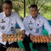 Kepala Lapas Kelas IIB Tebo bersama jajaran menunjukkan hasil panen telur ayam petelur yang dikelola melalui program pembinaan kemandirian warga binaan sebagai dukungan terhadap program ketahanan pangan. (Dok. Humas)