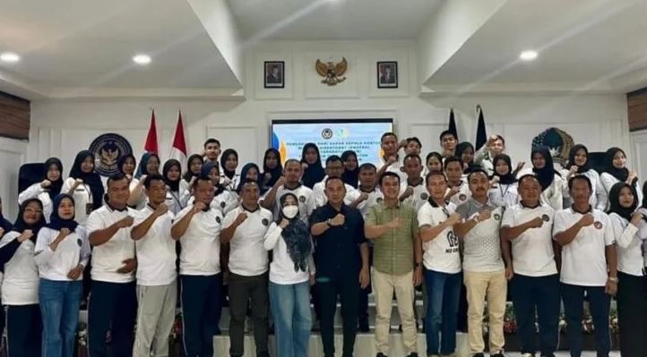 Kepala Kantor Wilayah Ditjen Pemasyarakatan Jambi Irwan Rahmat Gumilar (tengah) bersama jajaran dan pegawai Lapas Kelas IIB Muara Bulian saat kunjungan kerja perdana, Sabtu (20/12/2025). (Dok. Nahar)