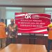 Dua tersangka kasus penggelapan premi asuransi PT Bintang Jasa Selaras Insurance Brokers ke Kejaksaan Negeri Jakarta Pusat, Rabu (27/11/2025). (Dok. Humas OJK Jambi)