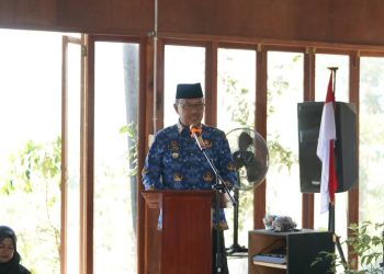 Wakil Bupati Kerinci H. Murison membuka Pelatihan Guru TPQ/TPSQ Tahun 2025 di Vila Welloza, Siulak, Senin (1/12/2025). (Dok. Deko)