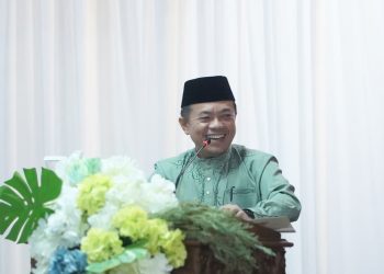 Gubernur Jambi Al Haris menyampaikan sambutan pada peringatan HUT ke-77 Kabupaten Batang Hari di Gedung DPRD Batang Hari, Senin (1/12/2025) (Dok. Stepanus)