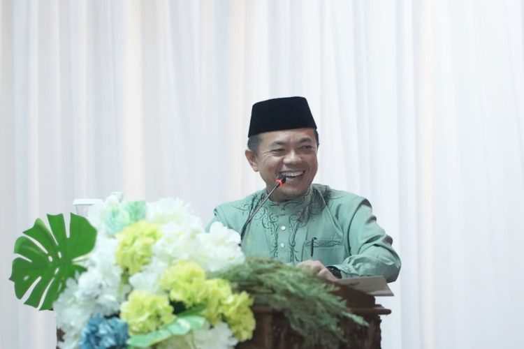 Gubernur Jambi Al Haris menyampaikan sambutan pada peringatan HUT ke-77 Kabupaten Batang Hari di Gedung DPRD Batang Hari, Senin (1/12/2025) (Dok. Stepanus)