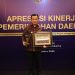Gubernur Jambi Al Haris menerima Apresiasi Kinerja Pemerintah Daerah 2025 di Jakarta atas keberhasilan Pemprov Jambi dalam mempercepat program strategis nasional sektor penyerapan tenaga kerja. (Dok. Erit - Kominfo)