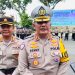 Dirlantas Polda Jambi Kombes Pol Adi Benny Cahyono didampingi Kasatlantas memberikan keterangan usai apel gelar pasukan Operasi Zebra 2025, yang turut menekankan pencegahan balap liar di wilayah Jambi. (Dok. Nahar)