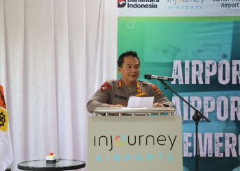 Kapolresta Jambi Kombes Pol Boy Sutan Binanga Siregar menyampaikan sambutan pada pelaksanaan Full Scale Exercise Simulasi Penanggulangan Keadaan Darurat di Bandara Sultan Thaha Syaifuddin, Rabu (3/12/2025). (Dok. Nahar)
