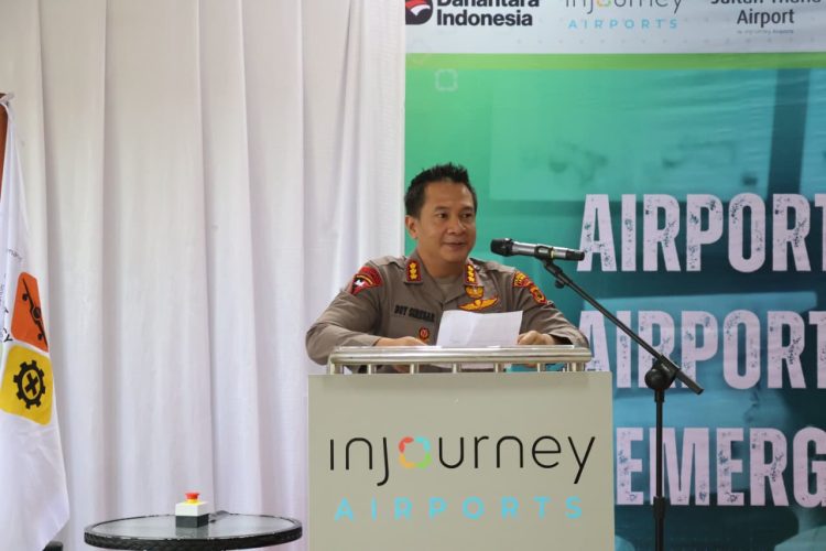 Kapolresta Jambi Kombes Pol Boy Sutan Binanga Siregar menyampaikan sambutan pada pelaksanaan Full Scale Exercise Simulasi Penanggulangan Keadaan Darurat di Bandara Sultan Thaha Syaifuddin, Rabu (3/12/2025). (Dok. Nahar)