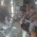 Personel Satbrimob Polda Jambi menyiapkan makanan di mobil dapur lapangan sebelum didistribusikan kepada korban bencana longsor di Kabupaten Agam, Sumatera Barat. (Dok. Humas)