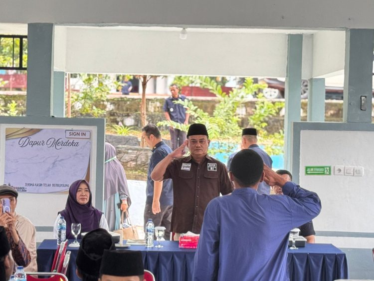 Anggota DPD RI asal Jambi H. M. Sum Indra bersama Ketua TP PKK Provinsi Jambi Hj. Hesnidar Haris saat mengikuti santap siang bersama anak binaan di LPKA Kelas II Muara Bulian, Rabu (4/12/2025). (Dok. Nahar)