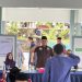Anggota DPD RI asal Jambi H. M. Sum Indra bersama Ketua TP PKK Provinsi Jambi Hj. Hesnidar Haris saat mengikuti santap siang bersama anak binaan di LPKA Kelas II Muara Bulian, Rabu (4/12/2025). (Dok. Nahar)