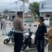 Petugas gabungan dari Jasa Raharja, Ditlantas Polda Jambi, dan instansi terkait saat melakukan pemeriksaan kendaraan dalam operasi penertiban di salah satu ruas jalan di Kota Jambi, Kamis (4/12/2025). (Dok. Humas JR)