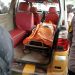Petugas mengevakuasi jenazah korban pembunuhan di Simpang Rimbo ke dalam mobil ambulans sebelum dibawa ke rumah sakit untuk keperluan autopsi. (Dok. Humas)