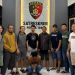 Pelaku pencurian sepeda motor yang diamankan Tim Resmob Satreskrim Polres Tebo beserta barang bukti di Mapolres Tebo, Minggu (6/12/2025). (Dok. Humas)