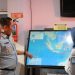 Petugas Jasa Raharja bersama Ditlantas Polda Sumatra Barat menyerahkan bantuan logistik kepada koordinator posko pengungsian Lubuk Minturun, Kota Padang, Jumat (5/12/2025) (Dok. humas JR Jambi)