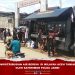 Personel Satbrimob Polda Jambi mendistribusikan air bersih menggunakan kendaraan Water Treatment kepada warga terdampak bencana di Aceh Tamiang, Minggu (7/12/2025). (Dok. Humas Brimob Polda Jambi)