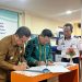 Kepala BPTD Kelas II Jambi Dr. Benny Nurdin Yusuf, M.H., bersama Kepala Dinas Perpustakaan dan Arsip Provinsi Jambi Tema Wisman, S.Pi., menandatangani nota kesepahaman pengembangan Pojok Baca di Terminal Alam Barajo, Jambi, Selasa (9/12/2025). (Foto: Daus)