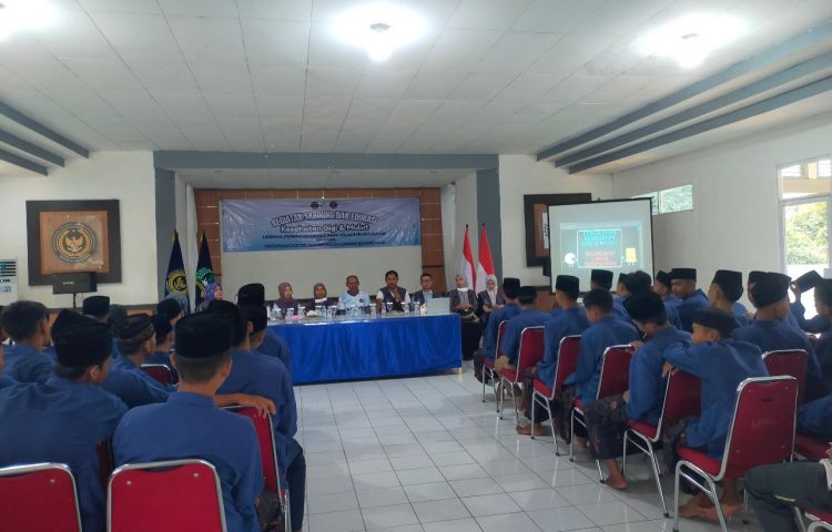 Para Anak Binaan LPKA Kelas II Muara Bulian mengikuti kegiatan skrining dan edukasi kesehatan gigi dan mulut yang digelar bersama PDGI Cabang Batang Hari di Aula LPKA, Kamis (11/12/2025). (Dok. Humas)