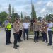 Petugas Ditlantas Polda Jambi, Polres Merangin, dan Pemkab Merangin meninjau sejumlah titik rawan kemacetan dan kecelakaan di sepanjang Jalinsum Merangin dalam rangka perencanaan rekayasa lalu lintas. (Dok. Humas)
