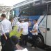 Petugas dan masyarakat memanfaatkan layanan SIM Keliling yang beroperasi di Terminal Tipe A Alam Barajo, Kota Jambi (Dok. Nahar)