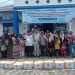 Wakil Bupati Bungo bersama jajaran Jasa Raharja, BKKBN, dan penerima manfaat berfoto seusai penyerahan paket nutrisi Program GENTING untuk pencegahan stunting di Kabupaten Bungo, Kamis (11/12/2025). (Dok. Humas)