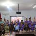 Pengurus IKA Universitas Nurdin Hamzah bersama Ketua BPH Ferdy, S.H., dosen, dan staf kampus berfoto bersama usai pertemuan sinergi di Kampus UNH, kawasan Sipin, Kota Jambi, Kamis (11/12/2025). (Dok. Daus)