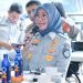 Plt. Direktur Utama Jasa Raharja, Dewi Aryani Suzana, menyampaikan dukungan dalam survei kesiapan Operasi Lilin 2025 di Puncak, Bogor, Kamis (11/12/2025). (Dok. Humas JR)